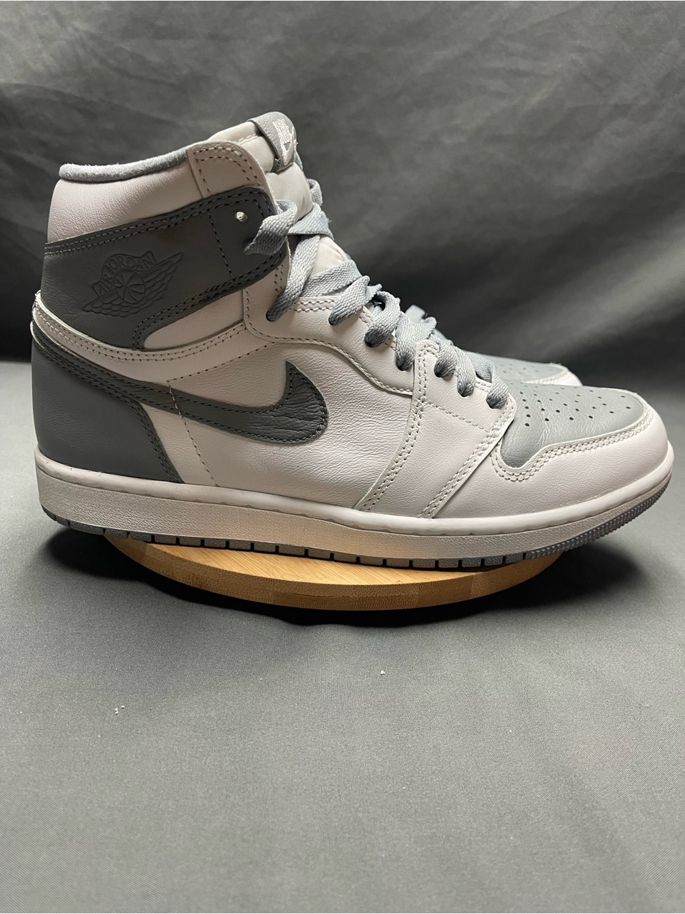 Menβs Jordan 1 Retro High OG Stealth - Size 8.5M